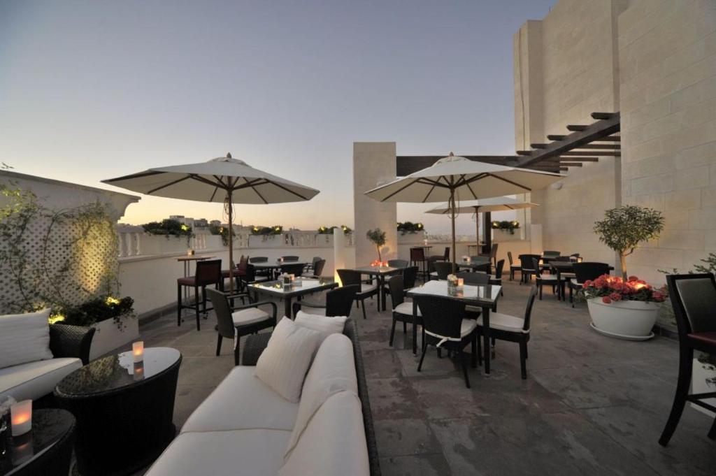 Il Palazzo Hotel And Suites Аман Екстериор снимка