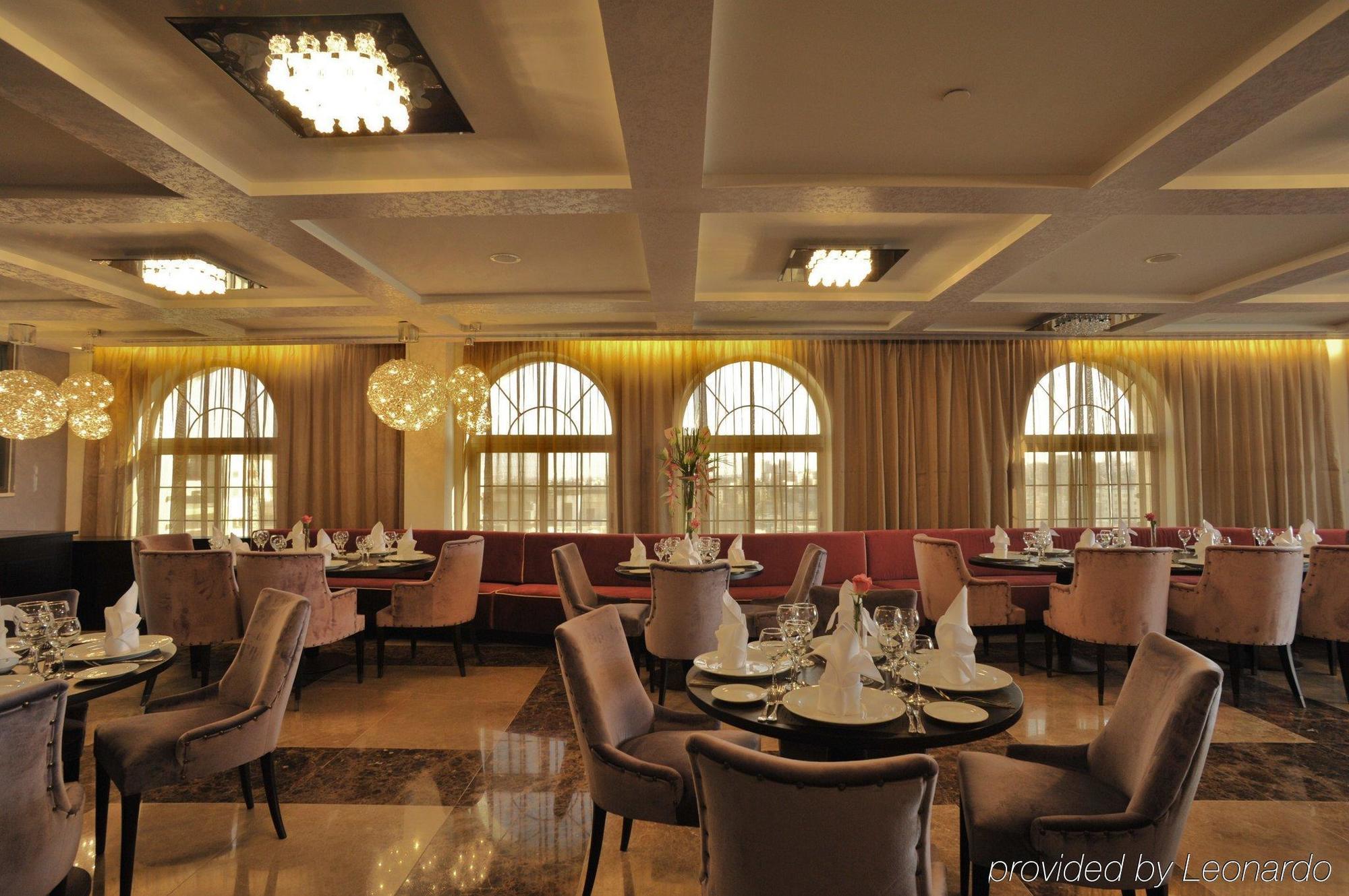 Il Palazzo Hotel And Suites Аман Екстериор снимка