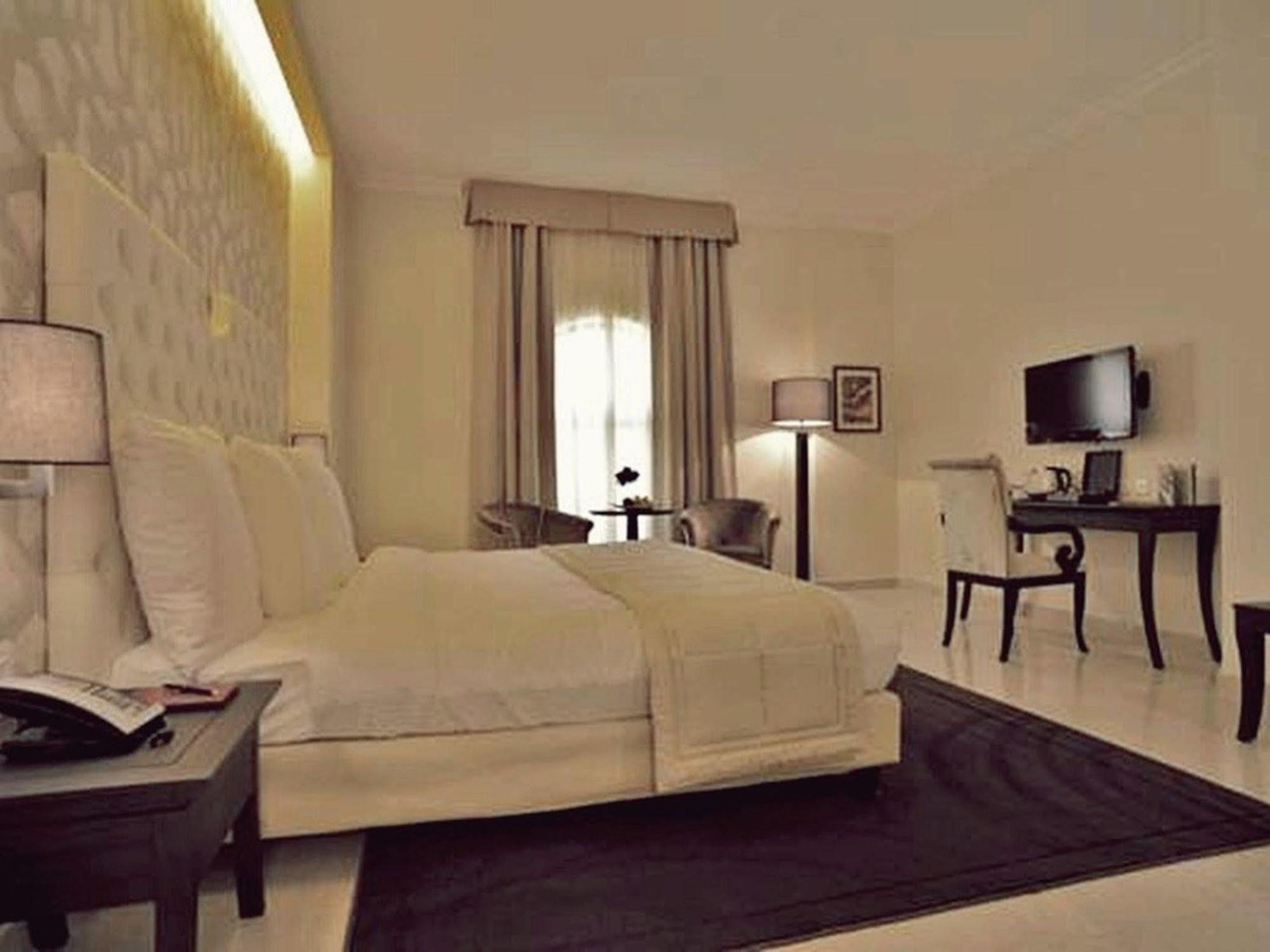 Il Palazzo Hotel And Suites Аман Екстериор снимка