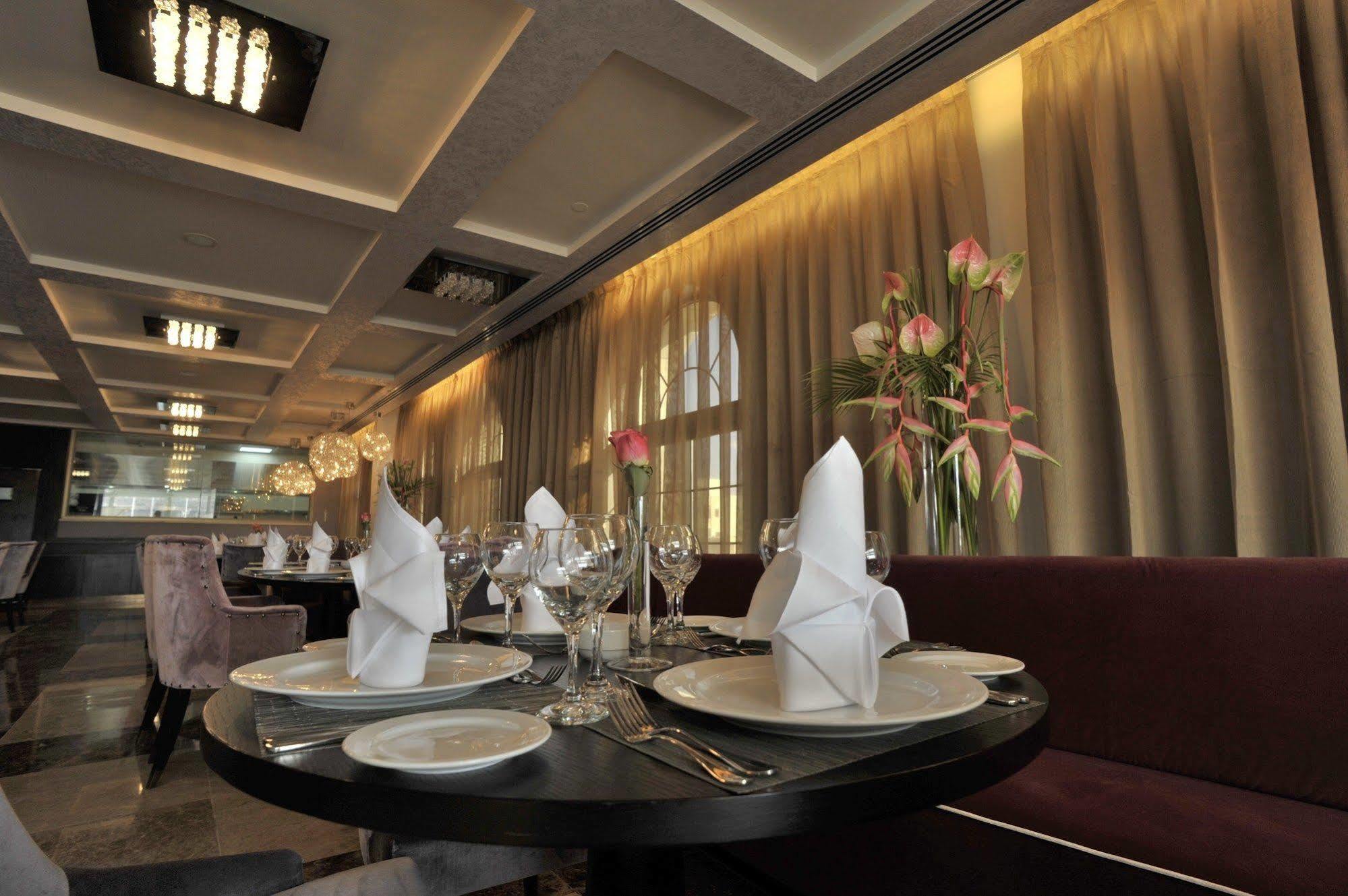 Il Palazzo Hotel And Suites Аман Екстериор снимка