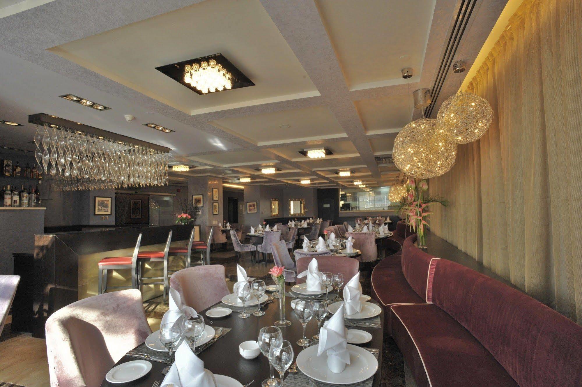 Il Palazzo Hotel And Suites Аман Екстериор снимка